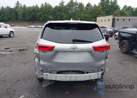 2018 Toyota Highlander Le Plus z USA, uszkodzony, nr VIN 5TDBZRFH1JS894086